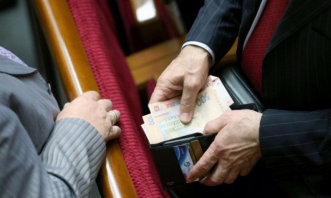 Помічники депутата-втікача отримали 52 тис. грн з держбюджету