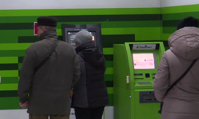 Украинцы в банке. Фото: скрин youtube