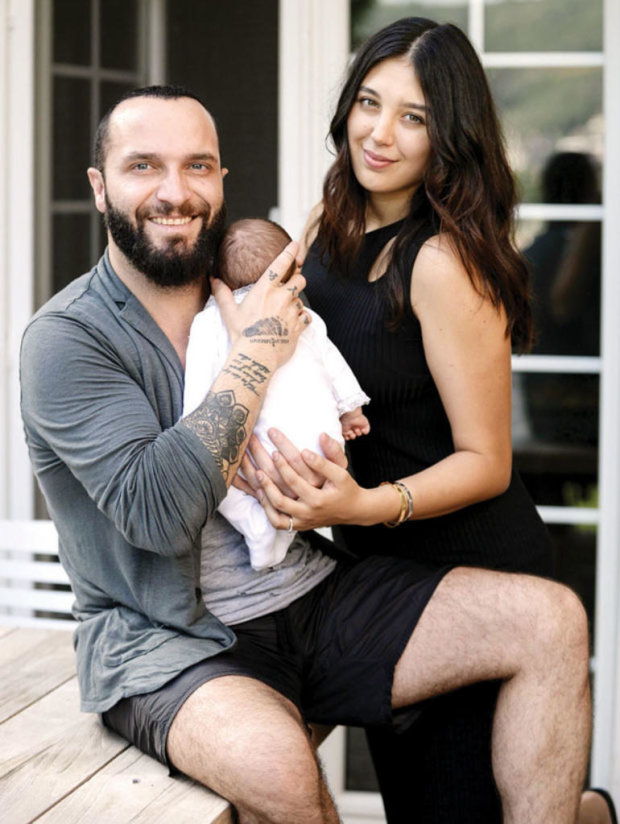 “Я не знав, що вона твоя дружина”: відомий футболіст побив співака і приїхав до нього в лікарню з пістолетом