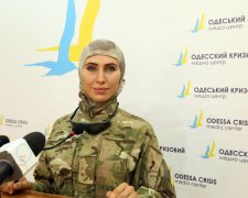 Присвятив вірш та показав могилу: чоловік Аміни Окуєвої розчулив Україну