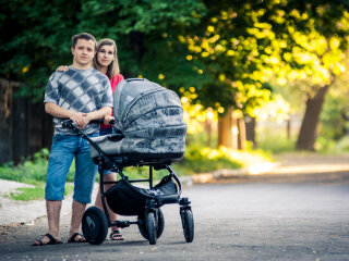 Молоді батьки