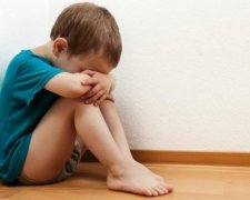 Посадили з пацюками: наркомани жорстоко знущалися над 4-річною дитиною