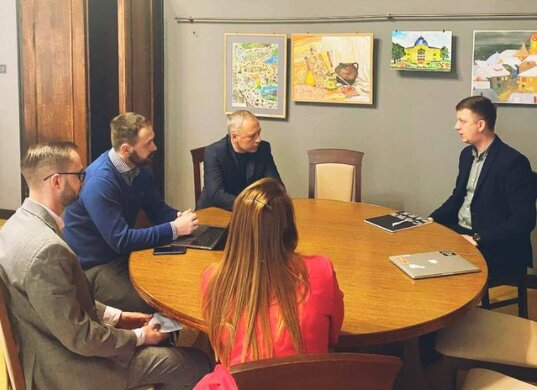 Мэр Кличук взялся за головную боль черновчан, осталось недолго: "Вчера встретились..."