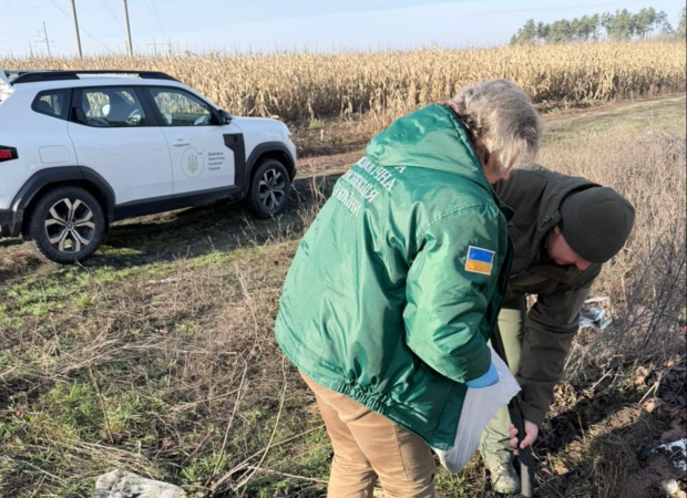 Екологічна катастрофа під Житомиром: інспектори виявили гігантське стихійне звалище площею понад 1000 "квадратів"
