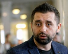 Главное за ночь: Арахамия на детекторе лжи, новый сервис для водителей и появление дочери Заворотнюк