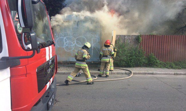 У центрі Києва чоловік згорів живцем: "замурували" в металевій труні, і ворогу не побажаєш