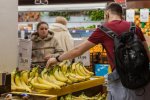 Для бідних і багатих? Киян розлютили цінники в Ашані
