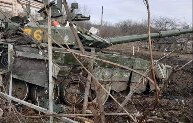 Розбитий російський танк. Фото: Генштаб ЗСУ