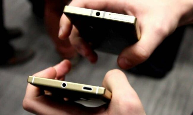 Секретная мобильная новинка порадует "богатым окрасом"