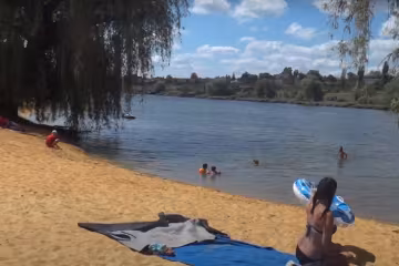 пляж, скриншот из видео