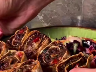 Шашлички в лаваші, кадр з відео