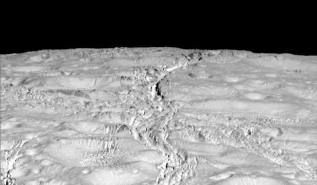 NASA опублікувало фото крижаної поверхні супутника Сатурна