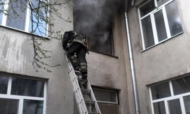 На Закарпатті з палаючого дитсадка евакуювали 135 дітей