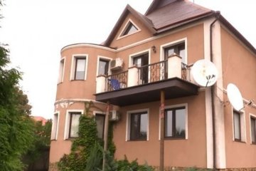 Копи виявили студію, де в фільмах для дорослих знімалися діти