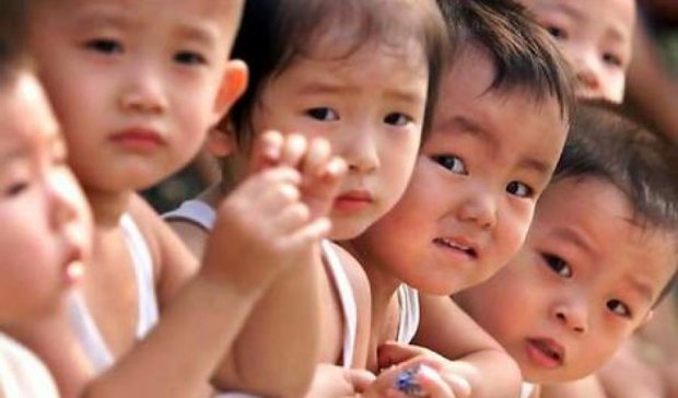 Китайская фирма запретила рожать без разрешения