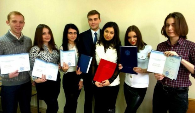 Студенты "ДНР" получают российские дипломы (фото)
