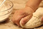 Хліб на сковорідці, кадр з відео