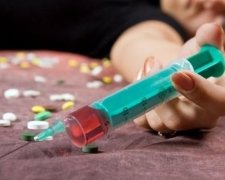 Винницкая полиция задержала наркоманов, напавших на прохожего с топором и вилами