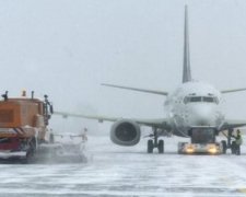 Через снігопади закрито чотири українських аеропорти