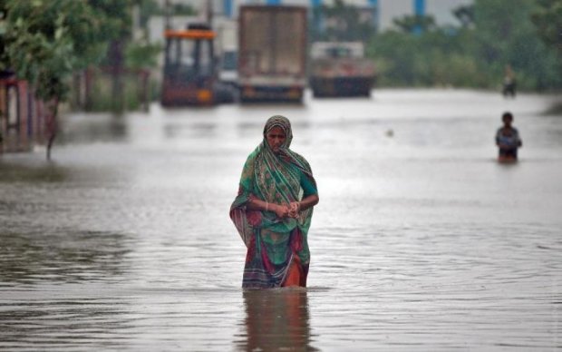Индию поглотило ужасающее наводнение: сотни тысяч жертв