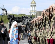 Священникам УПЦ дозволили пастирську опіку військовослужбовців