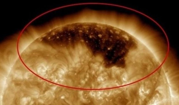 NASA показало дірку на Сонці