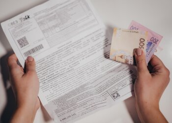 Жилищная субсидия 2026: коммунальные платежки и деньги