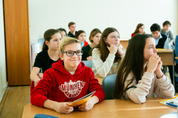 Учні старших класів. Скрін youtybe