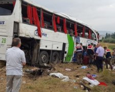Автобус із 49 туристами перекинувся у Туреччині
