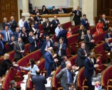 На Мальдивы за ваш счет: сколько заплатят украинцы за отдых нардепов