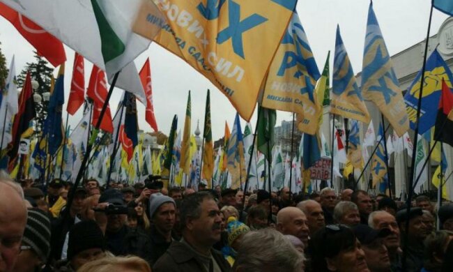 Налякав мітингами: Саакашвілі намагаються видворити з України