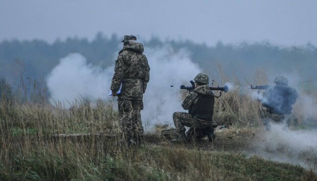 Російські бойовики відкрили вогонь по десятку населених пунктів, Путіну плювати на "Тишу"