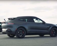 Aston Martin DBX и Lamborghini Urus, скриншот