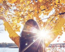 Погода на 3 листопада: українці можуть діставати парасольки та літні футболки