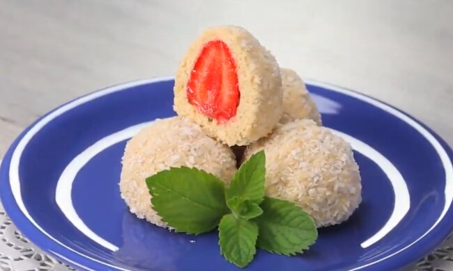 Клубничные пирожные, скриншот: YouTube