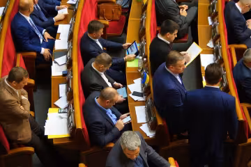 Верховна Рада, нардепи і планшети - фото Знай.ua