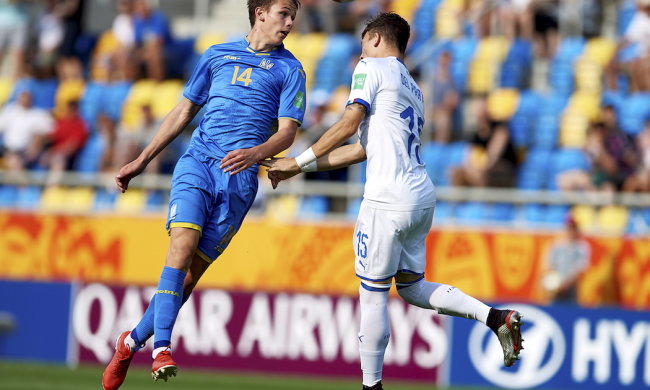 Сборная Украины U-20 вышла в финал ЧМ, а Россия пропустила гол от вратаря, видео