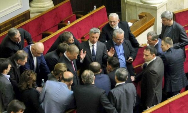 "Тварюки недобиті!" Посіпаки Януковича влаштували шабаш у Раді