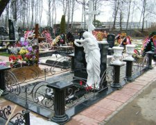Российские мошенники организовали могильный секонд-хенд