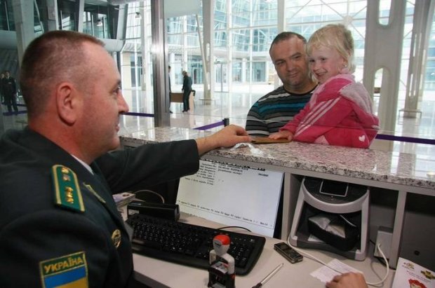Родители, приготовьтесь: в Украине изменились правила вывоза детей за границу