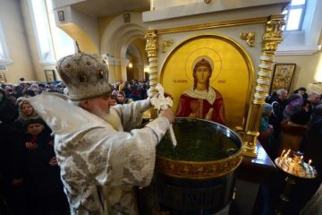 Що не можна робити зі святою водою після Хрещення