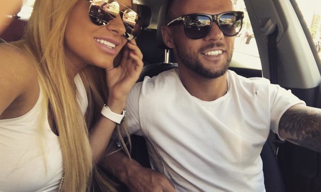 "Ух какая дерзкая": горячая жена экс-капитана Динамо соблазняет сочными формами