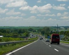 Платні дороги в Україні: де і коли з'являться
