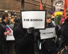 Десятки тысяч россиян вышли на антипутинские марши