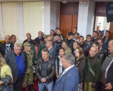 Депутати побилися з українськими військовими через гроші