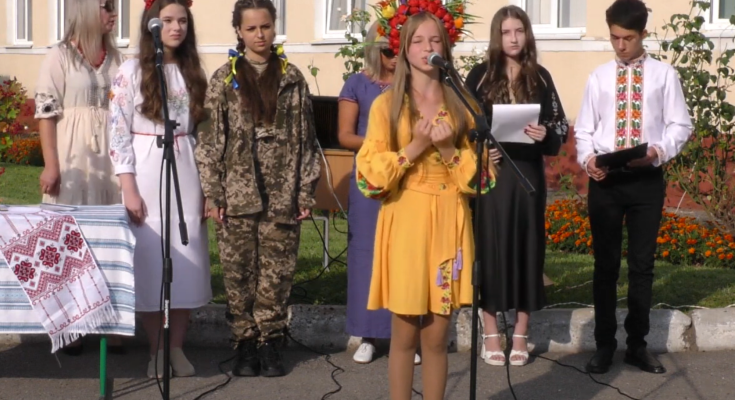 1 вересня, Перший дзвінок, День Знань, школярі, кадр з відео