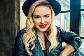 Анна Семенович засветила свои огромные "дыньки" в купальнике: "Это не эгоизм"