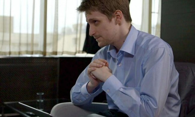 Сноуден почав боротися з банками