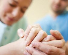 Пластиковый мальчик: редкая болезнь напугала молодых родителей