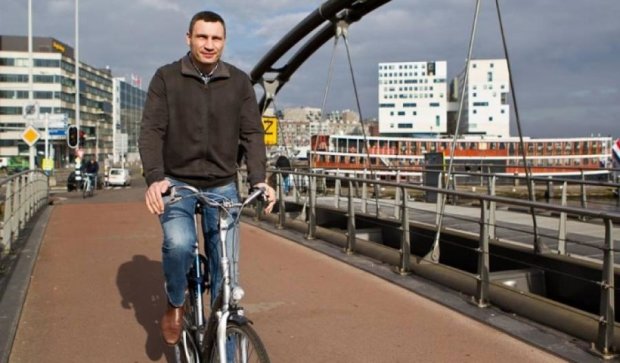 Кличко проехался на велосипеде по Амстердаму и прозрел (фото)